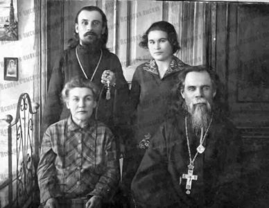 Протоиерей Василий и иеромонах Венедикт Пляскины. Фотография (около 1930 года)